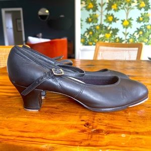 Capezio black leather tap shoes, size 7